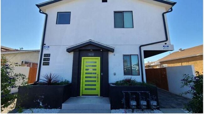 Building Photo - 84(142-144 1/2)