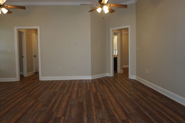 Foto del edificio - 4 Bed 2 Bath two car garage  Home