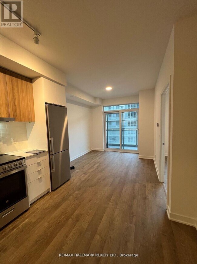 Building Photo - 30 Upper Mall Wy