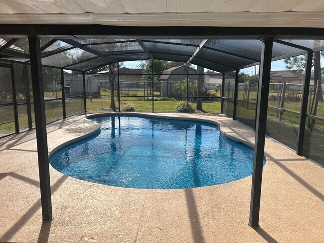 Foto del edificio - 3 Bedroom, 2 Bath POOL Home in Kissimmee!