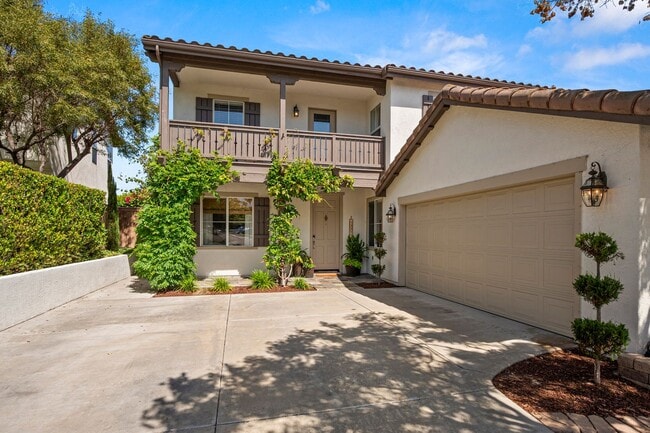 Building Photo - Gorgeous Eastlake Townhome!