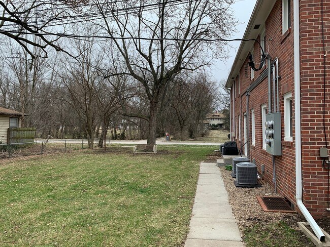 Rear Entry to Parking - 2040 S Cotner Blvd