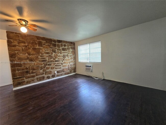 Foto del edificio - 16890 NE 21st Ave