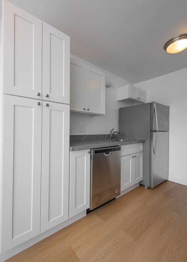 Foto del edificio - Top-Floor 2bed/1bath Apartment in Prime Redmond Location!