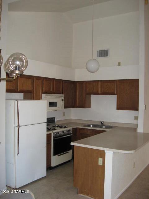 Foto del edificio - CHARMING & AFFORDABLE  2 BEDROOM SOUTHWEST TOWNHOME