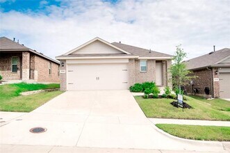 Building Photo - 1221 Nursery Dr