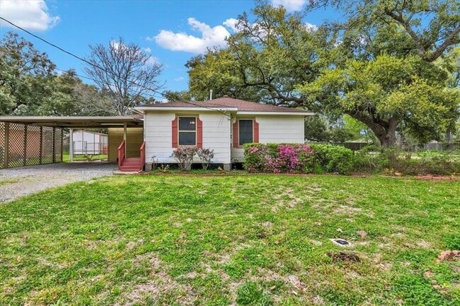 Building Photo - 3702 Travis Dr
