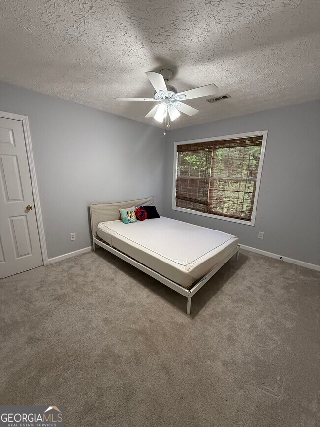 Building Photo - 158 River Park Cir