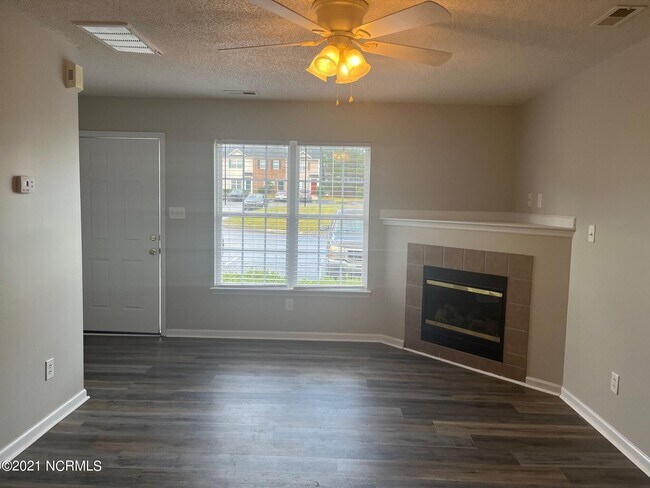 Foto del edificio - 202 Fairwood Ct