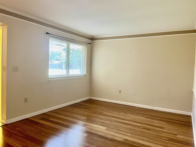 Foto del edificio - 1714 Silverpines Rd