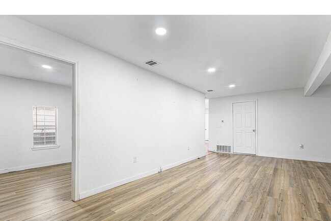 Foto del edificio - 3537 S Laredo St