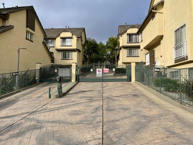 Foto del edificio - 4600 Don Lorenzo Dr