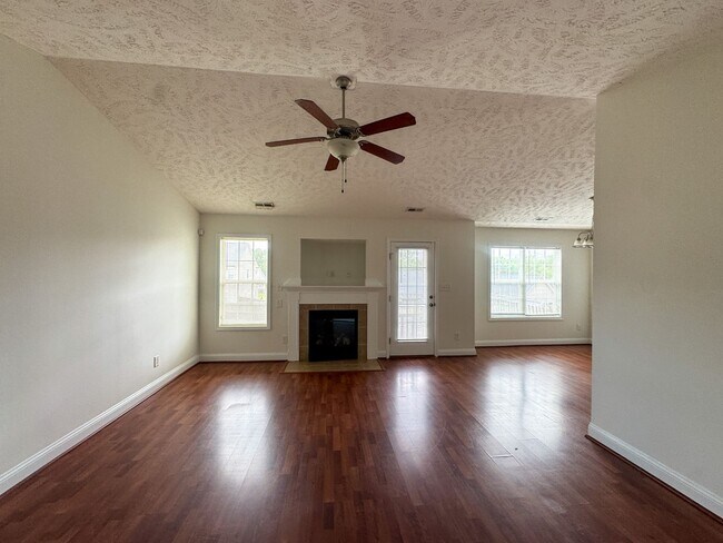 Foto del edificio - Charming 3 Bed 2 Bath Home in Fayetteville