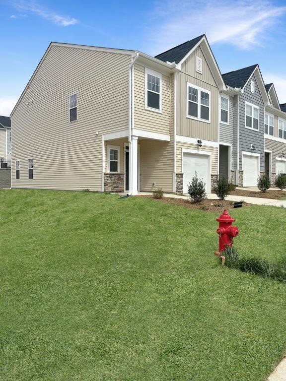 Building Photo - 911 Pilot St