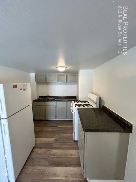 Foto del edificio - 812 N River St