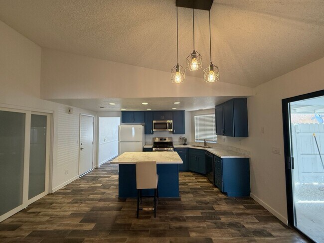 Foto del edificio - Palmdale 3 + 2 Available Now!