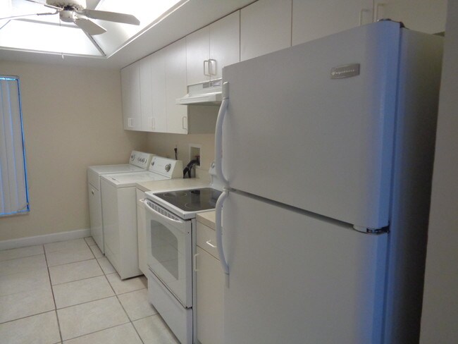 Foto del edificio - 1455 White Pine Dr