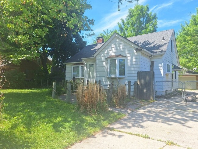 Building Photo - Come see your next home!!  3 bed, 2 bath i...