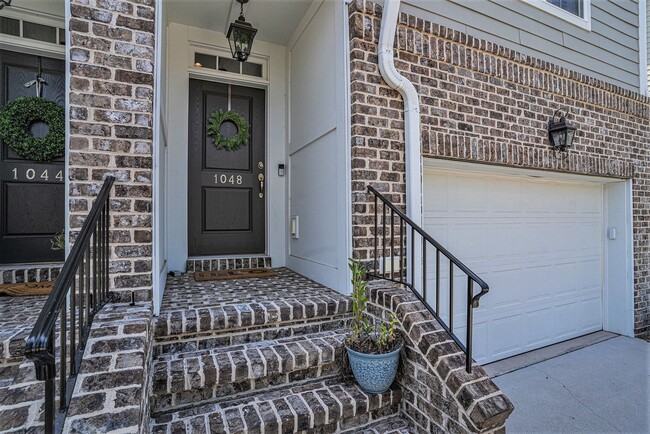 Foto del edificio - Centrally located Townhome in Mount Pleasant