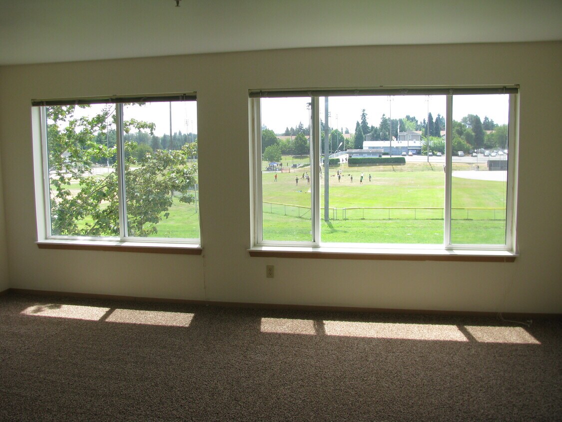 Foto principal - 515 S 152nd St