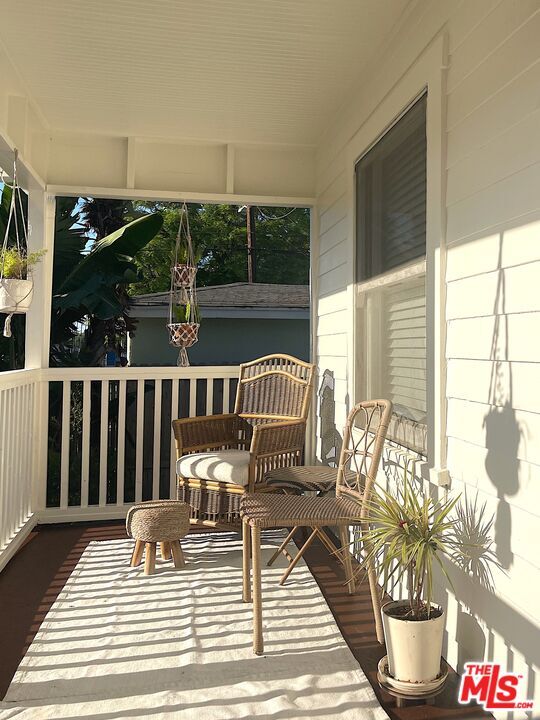 Foto del edificio - 459 N Bandini St