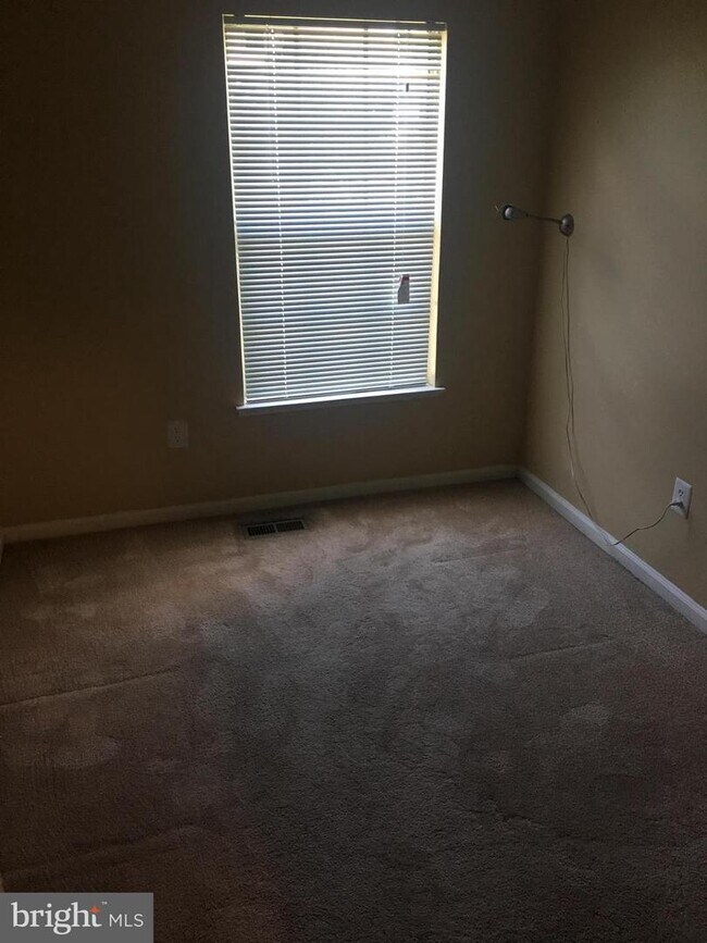 Building Photo - 1745 Staley Manor Dr