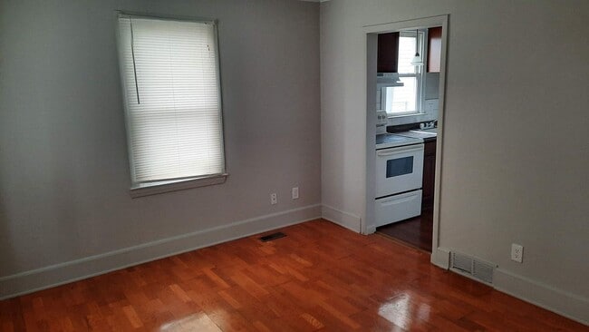 Foto del edificio - CUTE 2 BEDROOM FOR LEASE IN MADISON HEIGHTS