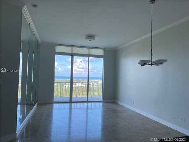 Building Photo - 14951 Royal Oaks Ln