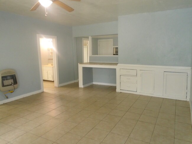 Building Photo - 415 W Ridgewood St