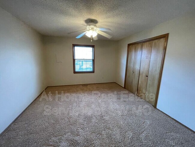 Building Photo - 3421 E Avalon Dr