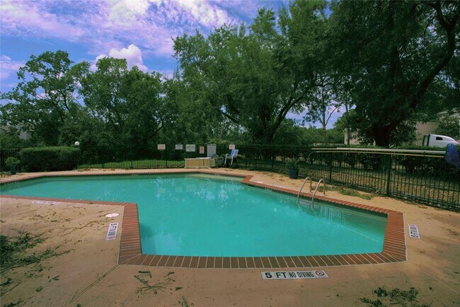 Building Photo - 17822 Kings Park Ln