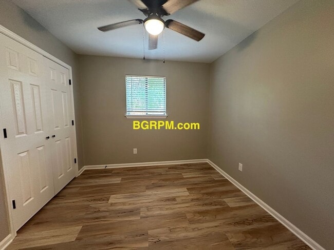 Building Photo - 3 BD, 2 BA, home in Sherwood