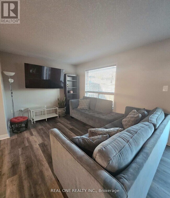 Photo du bâtiment - 43 Shephard Ave