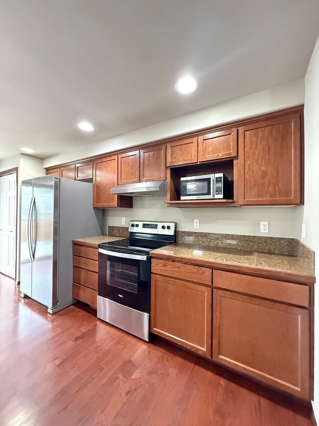 Building Photo - Modern 3BR/2.5BTH Home For Rent in Prime Marysville Location