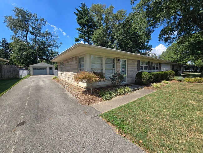 Foto del edificio - Newly remodeled 3 bed/1 bath home with a 1...