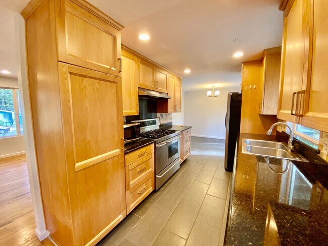 Photo - Bellevue Rambler!!! House