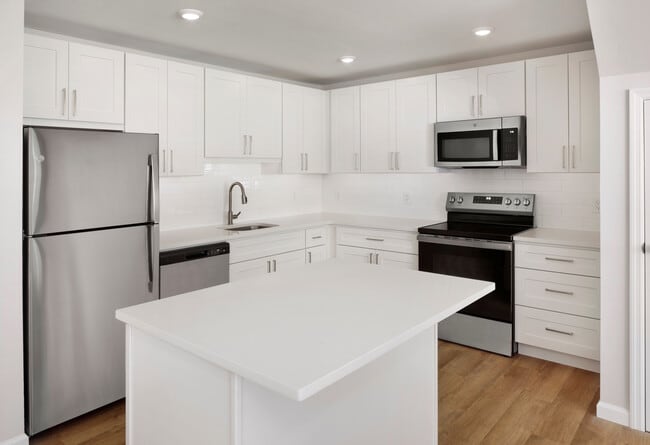 Building Photo - Spruce Pond Country Club Apartments