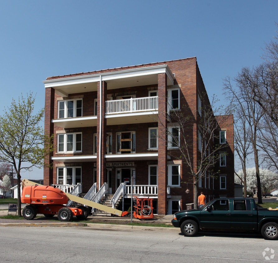 Building Photo - 328 W Marion St