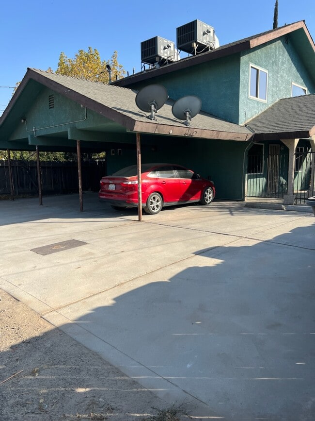 Building Photo - 329 W Wilson St