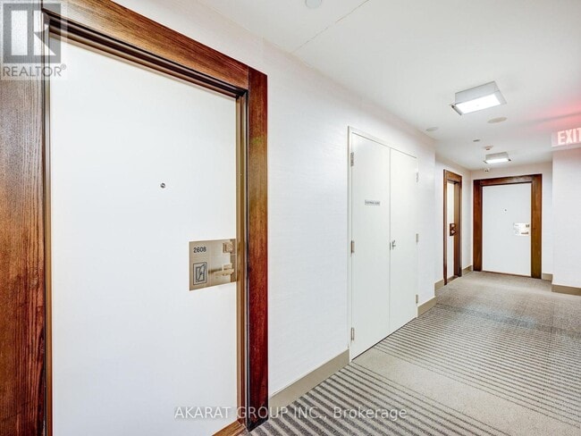 Photo du bâtiment - 510 Curran Place