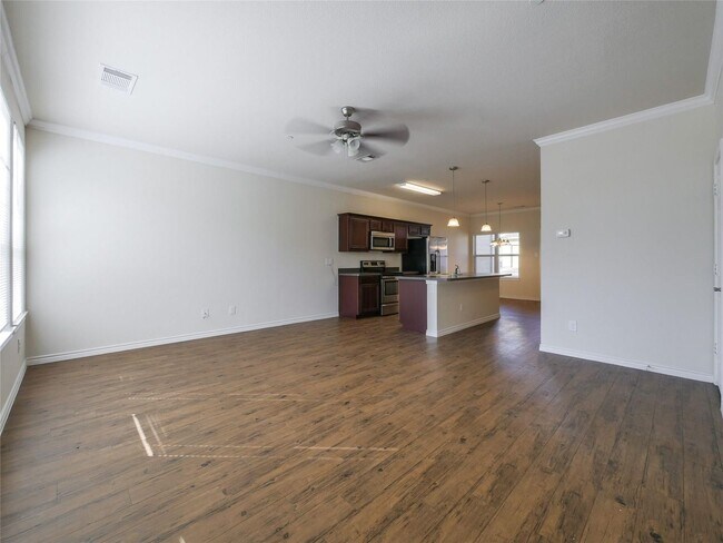 Building Photo - Beautiful 3 Bedroom Townhome in Denton, Te...