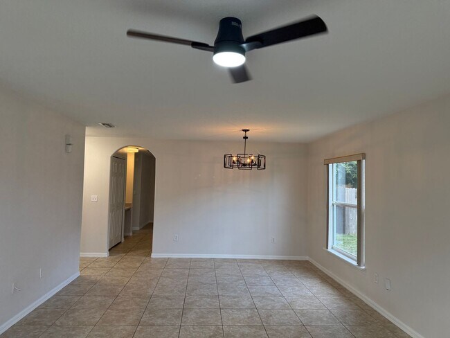 Foto del edificio - Spacious 4 bedroom home in Lake Mary