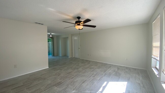 Building Photo - Spacious 3BR/2BA Duplex – Only 1st Month &...