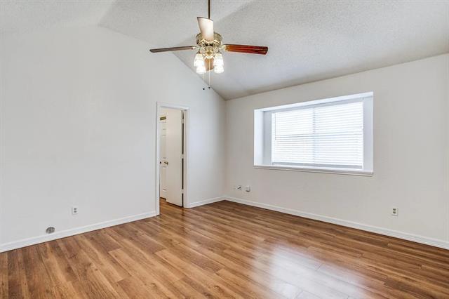 Building Photo - 1302 Silver Maple Dr