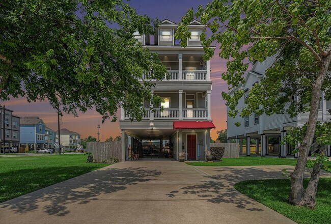 Building Photo - 1333 N Meyer Ave