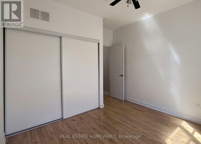 Building Photo - 23-23 Dekoven Mews