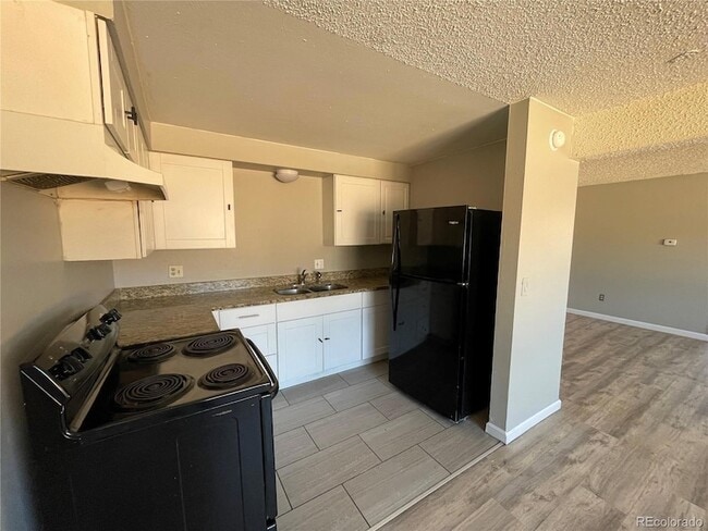 Photo - 1720 Chester St Apartment