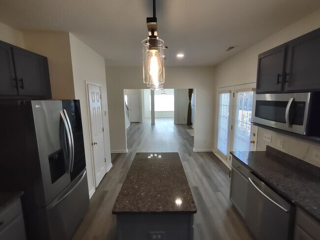 Foto del edificio - Beautiful 2-story home located in the Reed...