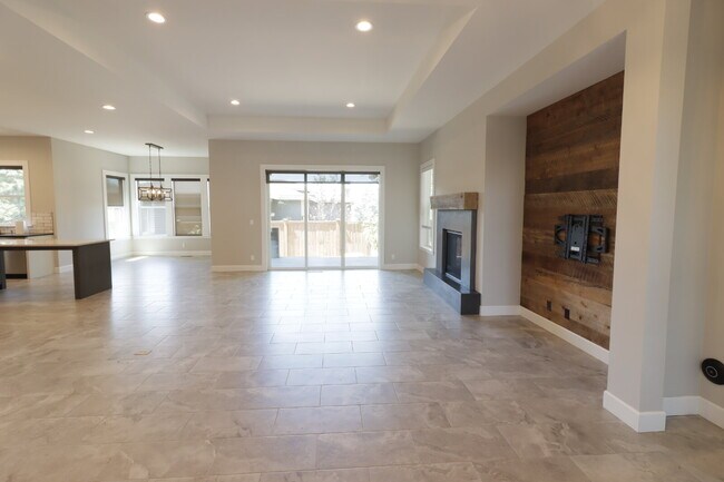 Building Photo - Modern Design Meets Mountain Living on Ben...