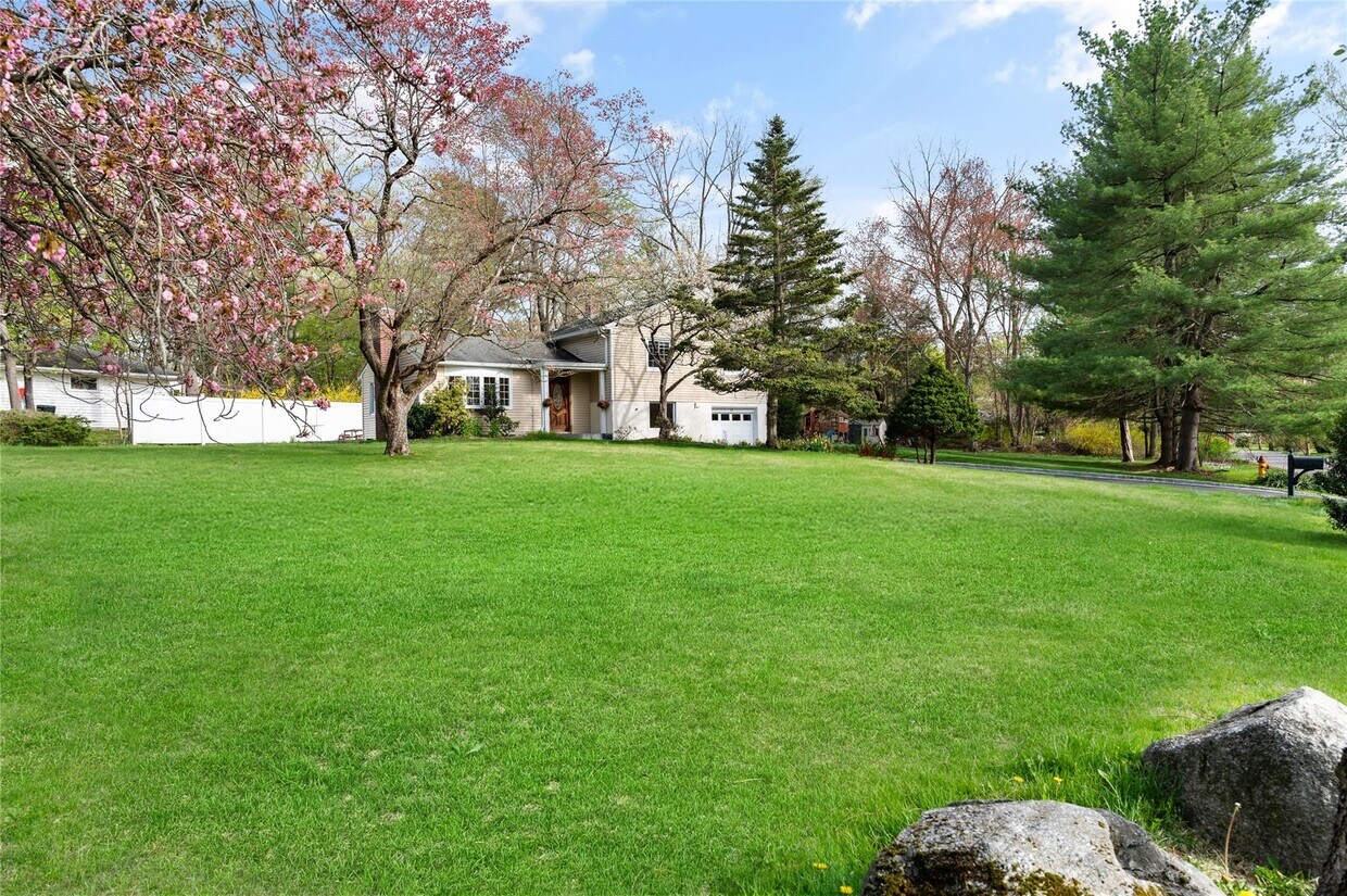 Primary Photo - 23 Kathleen Ln